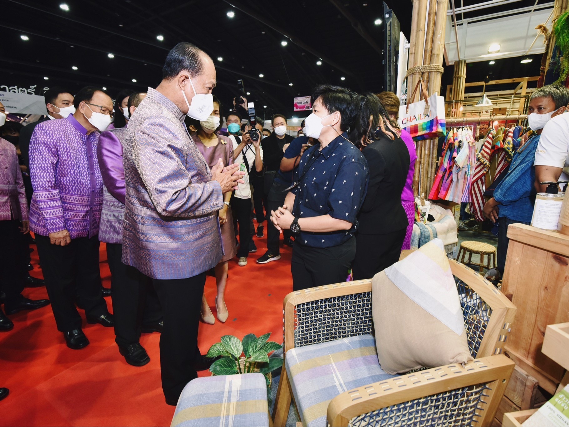 ประชารัฐรักสามัคคีฯ ประเทศไทย ร่วมออกบูธงาน “OTOP Midyear 2022”  ผลักดันผลิตภัณฑ์ชุมชนออกสู่ตลาด สร้างรายได้กว่า 2.4 ล้านบาท